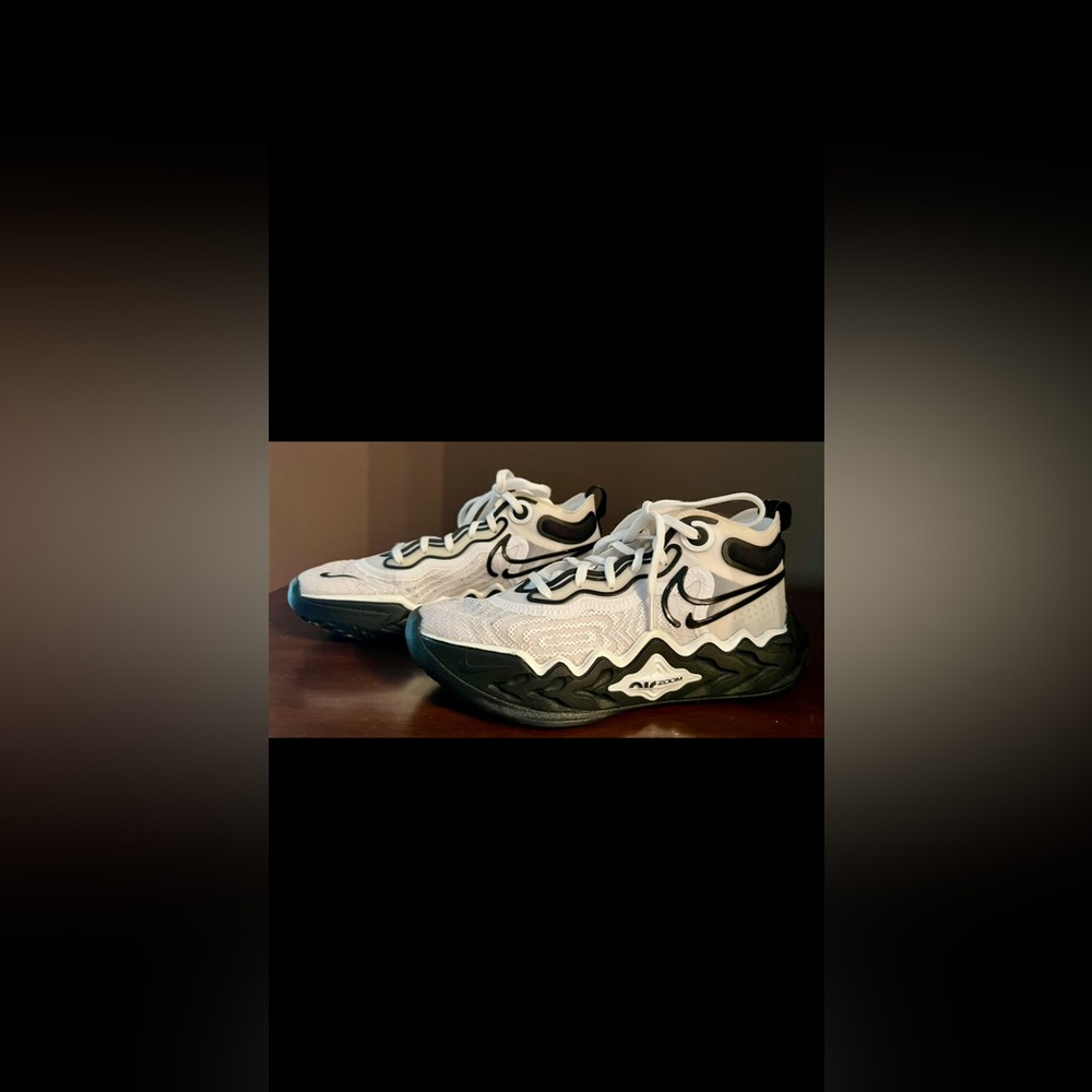 WOMENS NIKE
SIZE 5
EXCELLENT CONDITION
